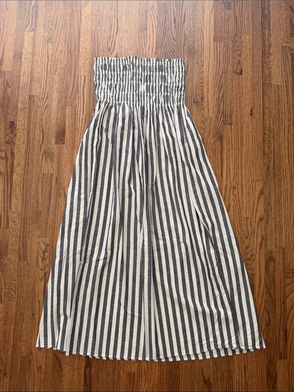 Universal Threads strapless maxi, Small